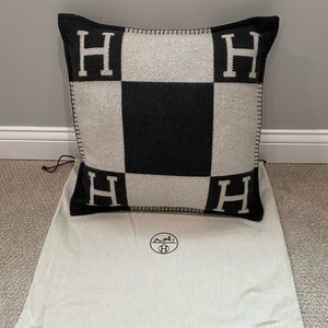 !!!SOLD!!!  Hermes AVALON PM 90% Merino 10% Cashmere cushion